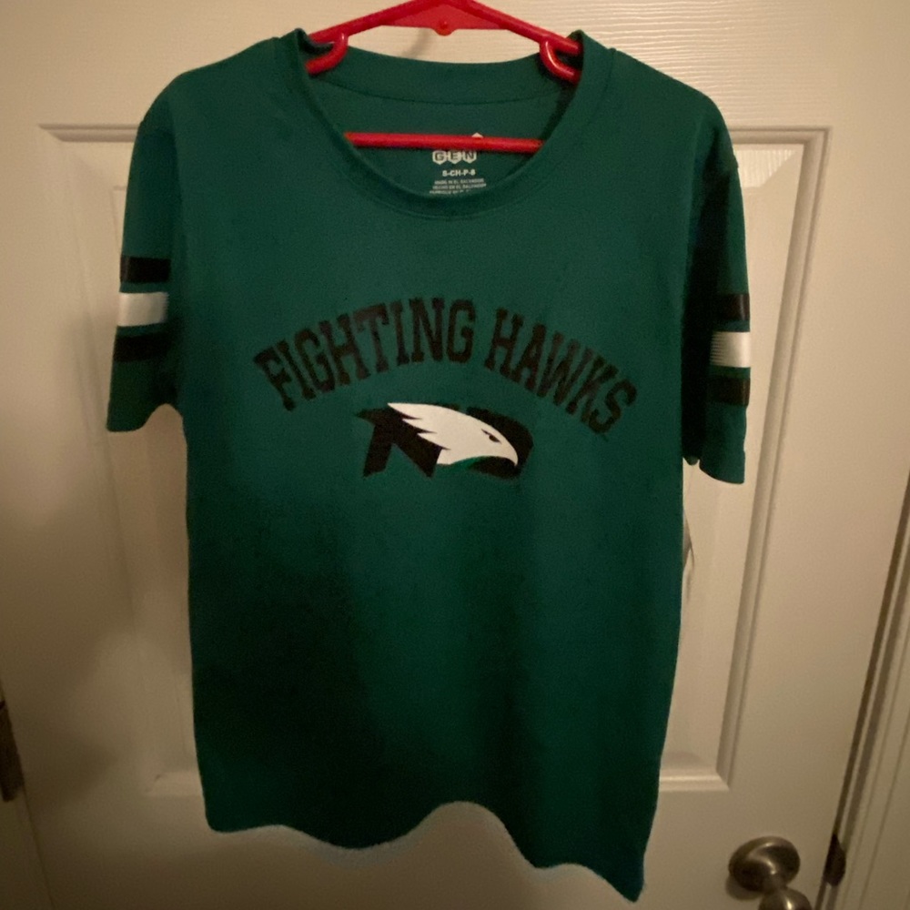Youth Boys North Dakota Fighting Hawks Football T Shirt size 5/6 NWT 100% Cotton